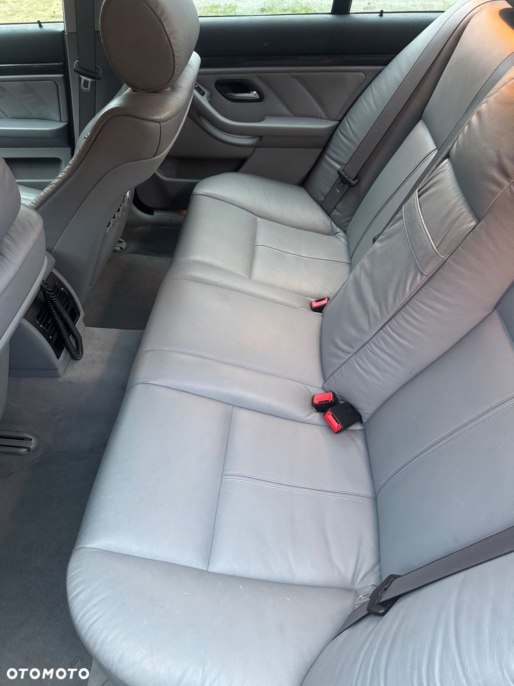 BMW Seria 5 528i - 6