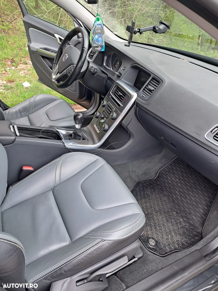 Volvo V60 D2 ECO Start-Stop Momentum - 2