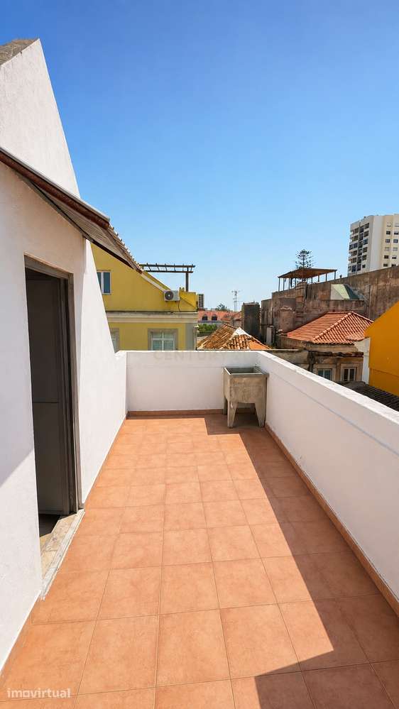 Prédio no Centro Histórico de Setúbal, Loja e 2 Habitações - Grande imagem: 2/20
