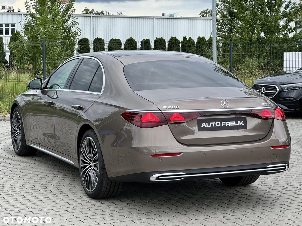 Mercedes-Benz Klasa E 200 mHEV 4-Matic Exclusive 9G-Tronic - 12