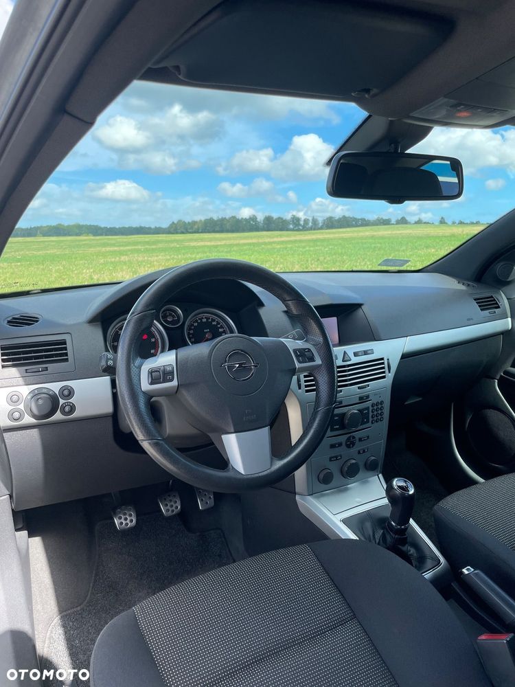 Opel Astra III GTC 1.9 CDTI Cosmo - 9