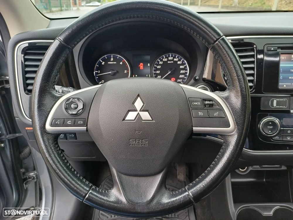 Mitsubishi Outlander 2.2 DI-D Instyle Navi 4WD - 22