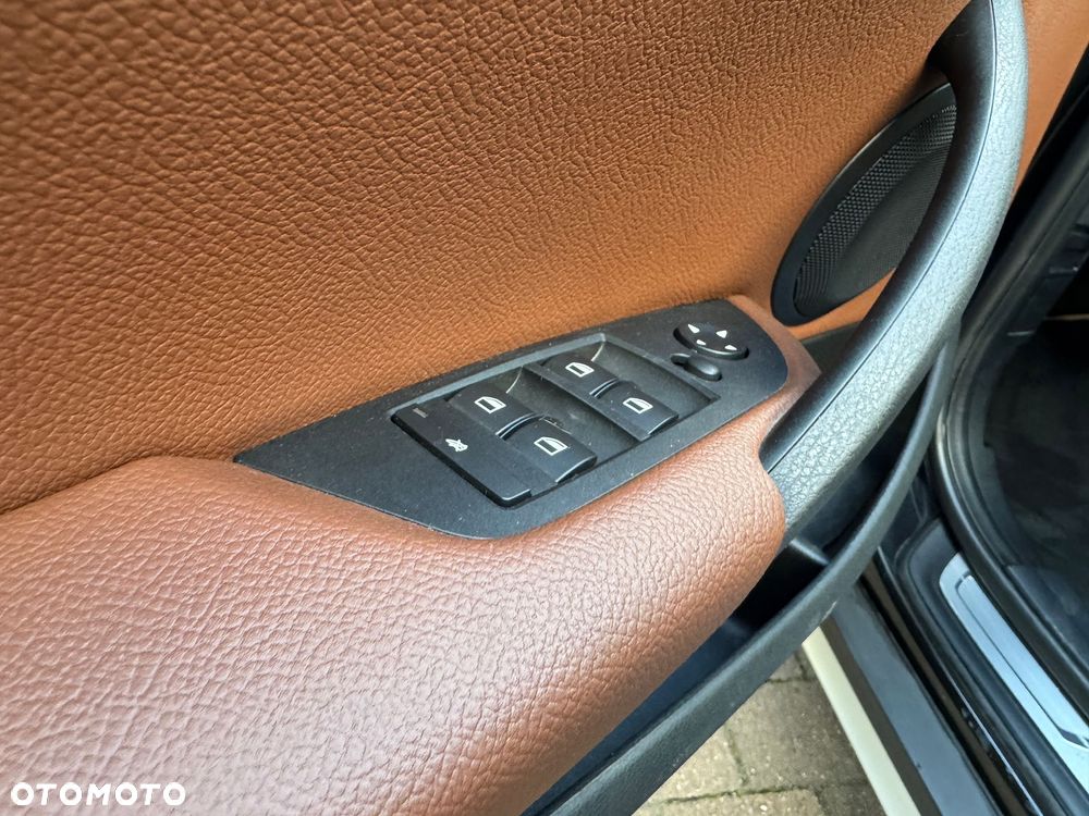 BMW X1 xDrive18d xLine - 24