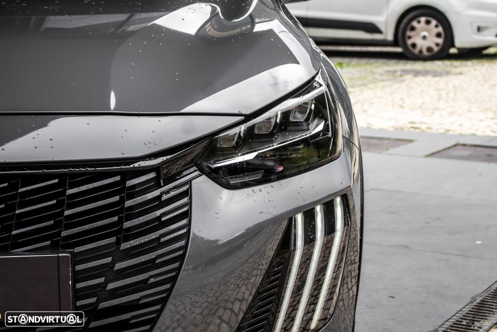 Peugeot 208 1.2 Hybrid GT e-DCS6 - 8