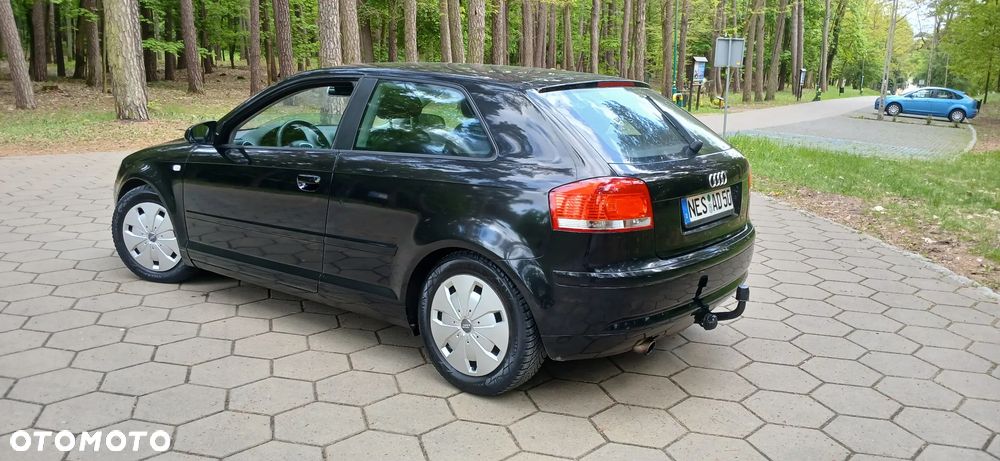 Audi A3 3-drzwiowe 1.6 Attraction - 2