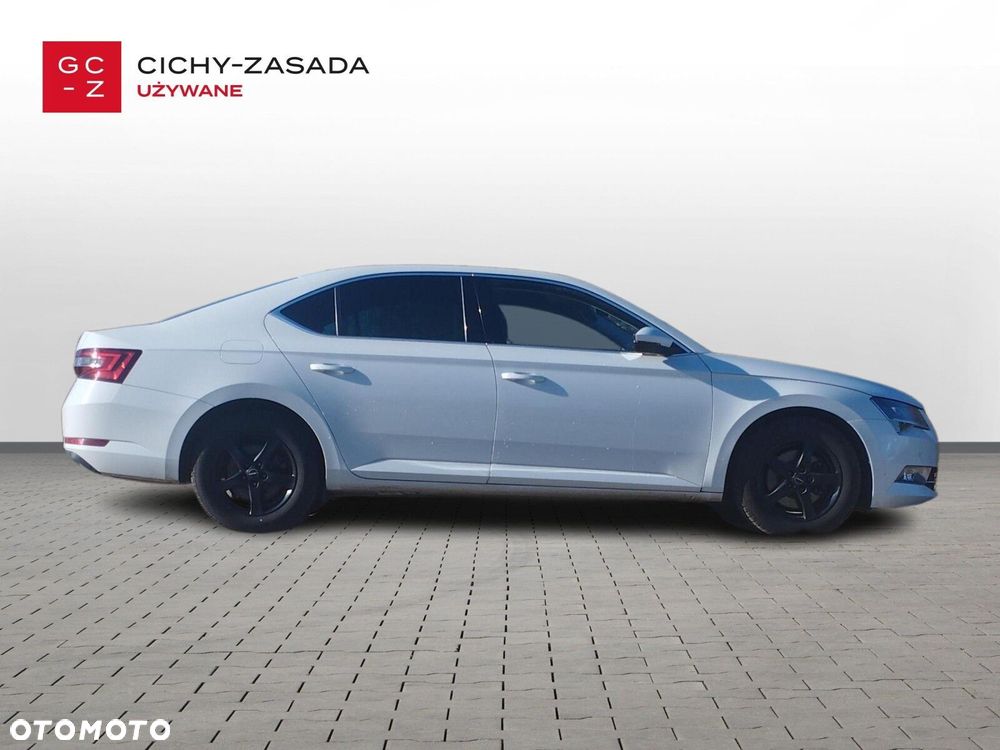 Skoda Superb 2.0 TDI SCR Style DSG - 6