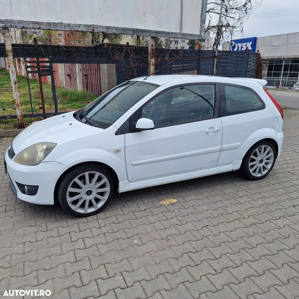 Ford Fiesta 2.0i ST - 8