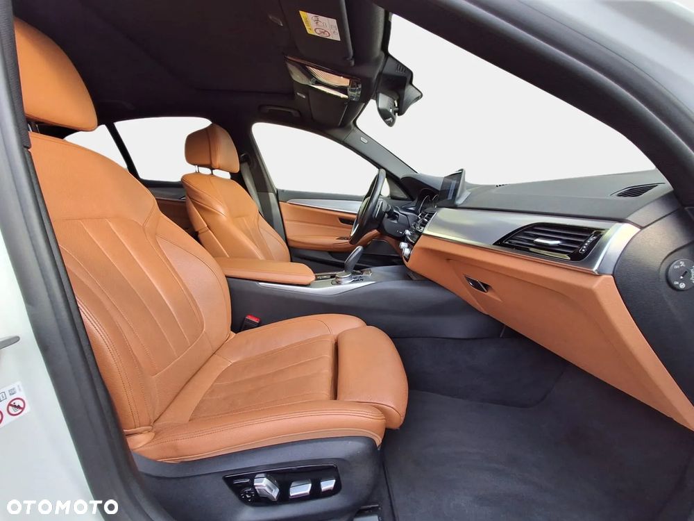 BMW Seria 5 530i GPF xDrive Sport Line sport - 15