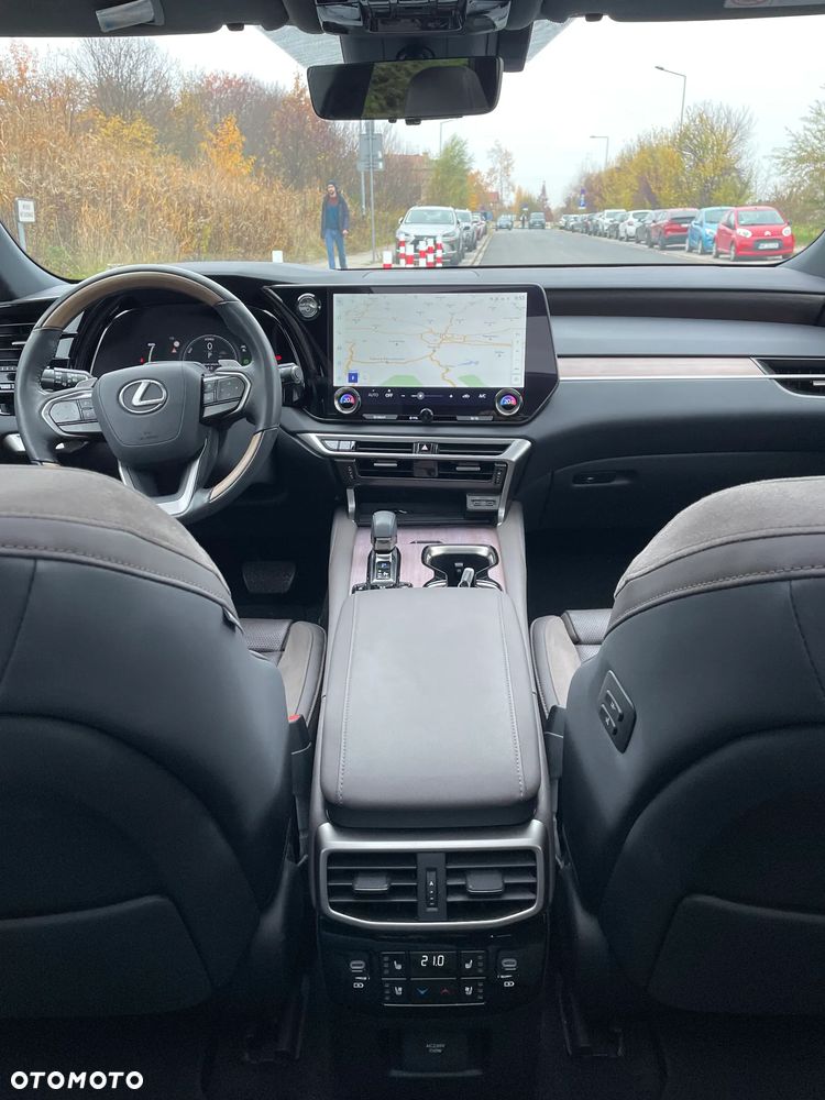 Lexus RX 450h+ Omotenashi - 10