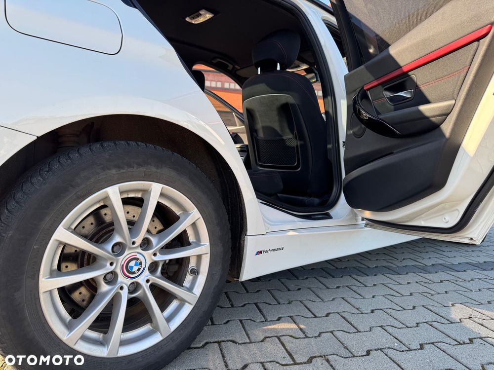 BMW Seria 3 320i Sport Line - 29