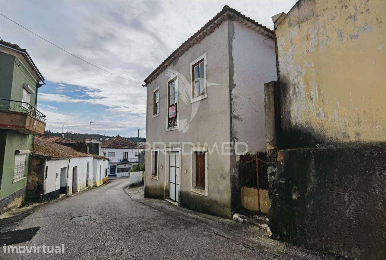 Moradia na aldeia do Espinheiro para restaurar - Grande imagem: 2/26