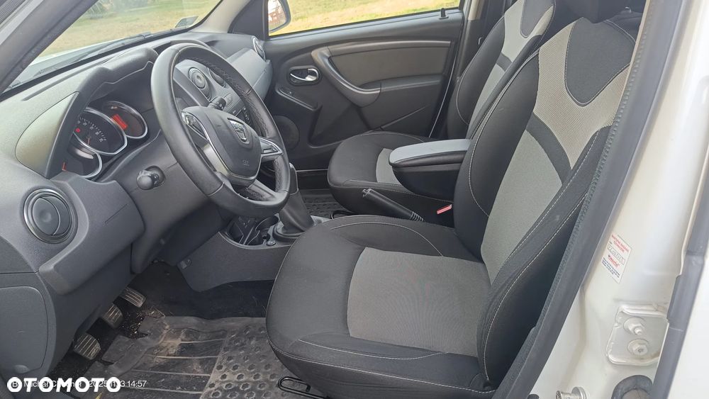 Dacia Duster 1.6 SCe Laureate S&S - 10