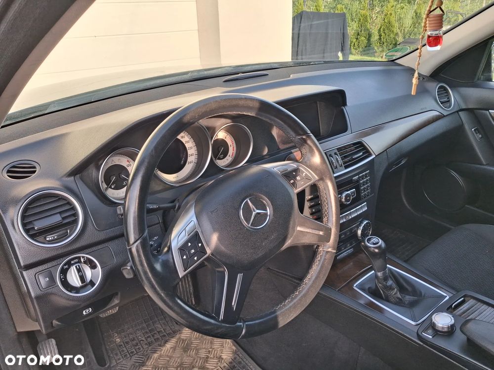 Mercedes-Benz Klasa C 220 CDI BlueEff Edition Avantgarde - 11