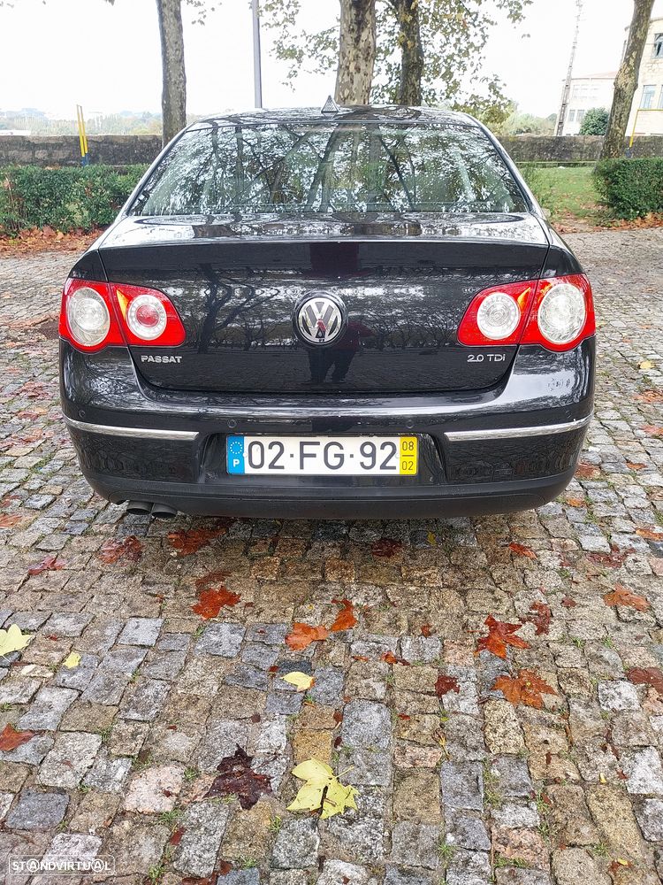 VW Passat 2.0 TDI Confortline - 11