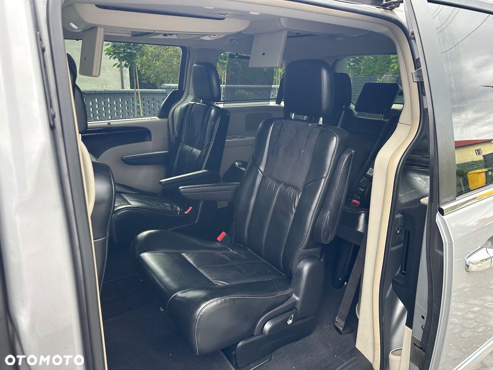 Chrysler Town & Country 3.6 Limited - 16