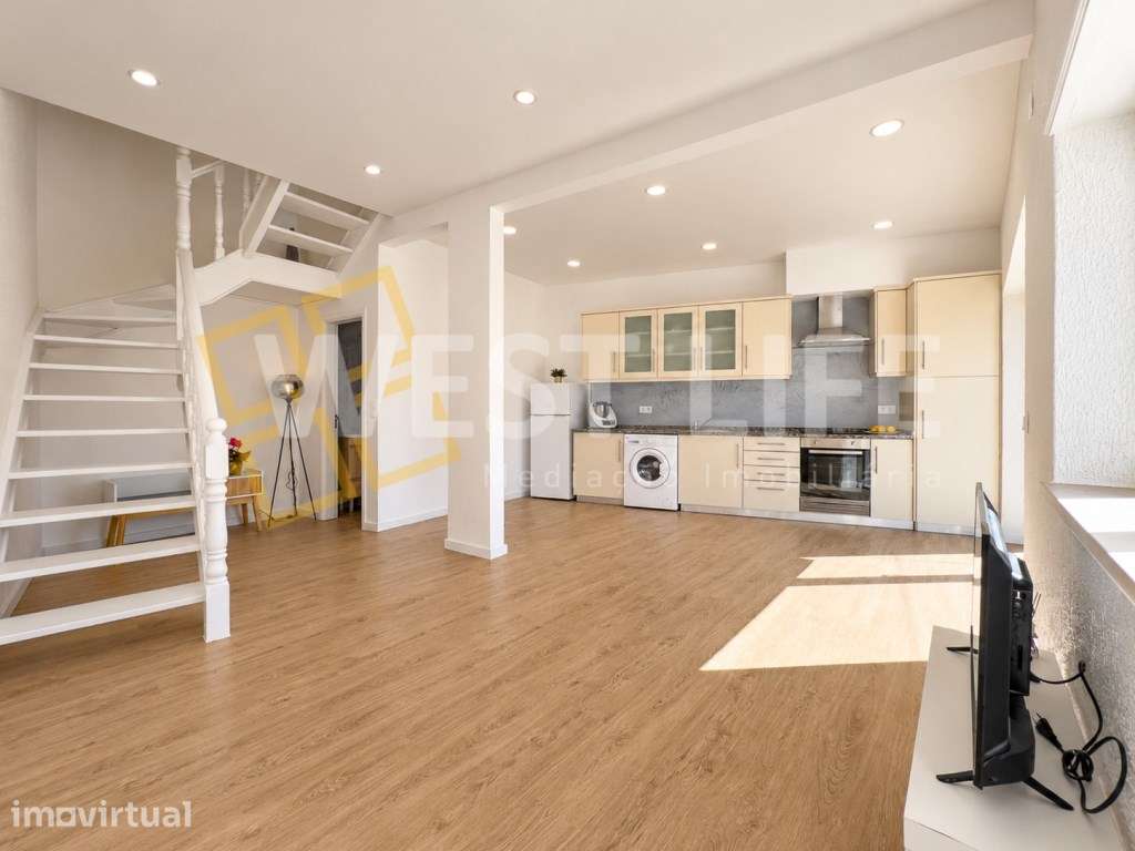 Moradia T2 totalmente remodelada com VISTA MAR a 4 minutos da praia... - Grande imagem: 2/24