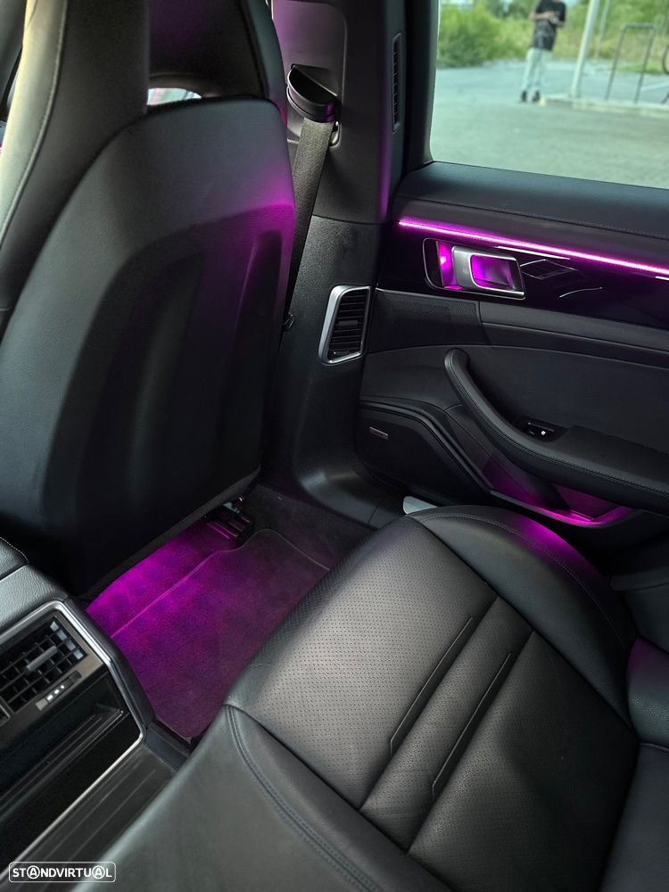 Porsche Panamera 4 E-Hybrid - 24