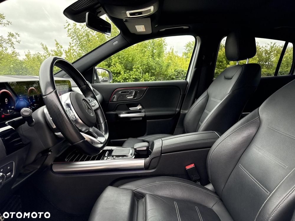 Mercedes-Benz GLA - 10