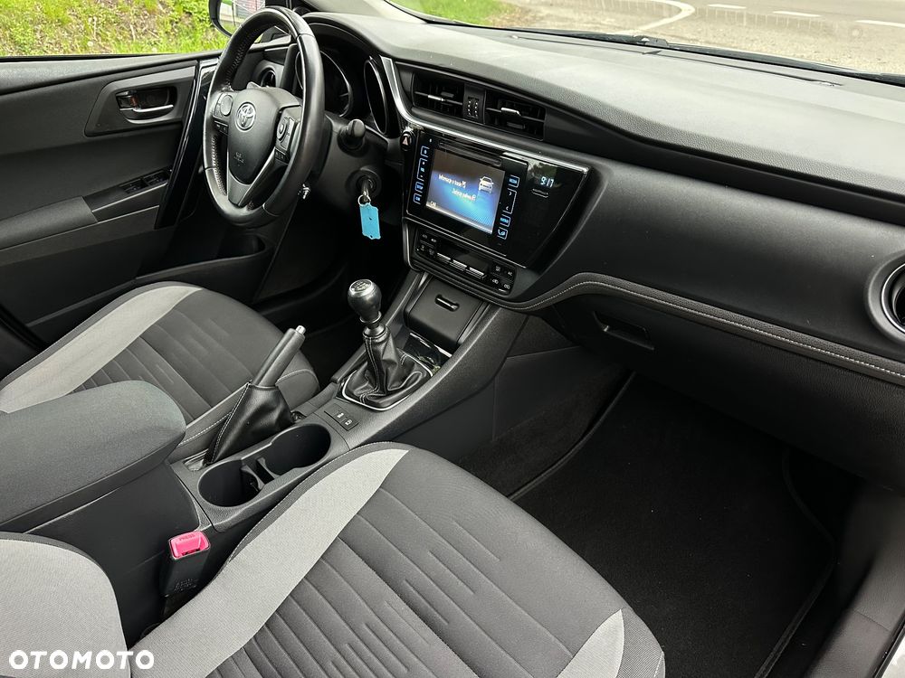 Toyota Auris 1.6 D-4D Premium - 24