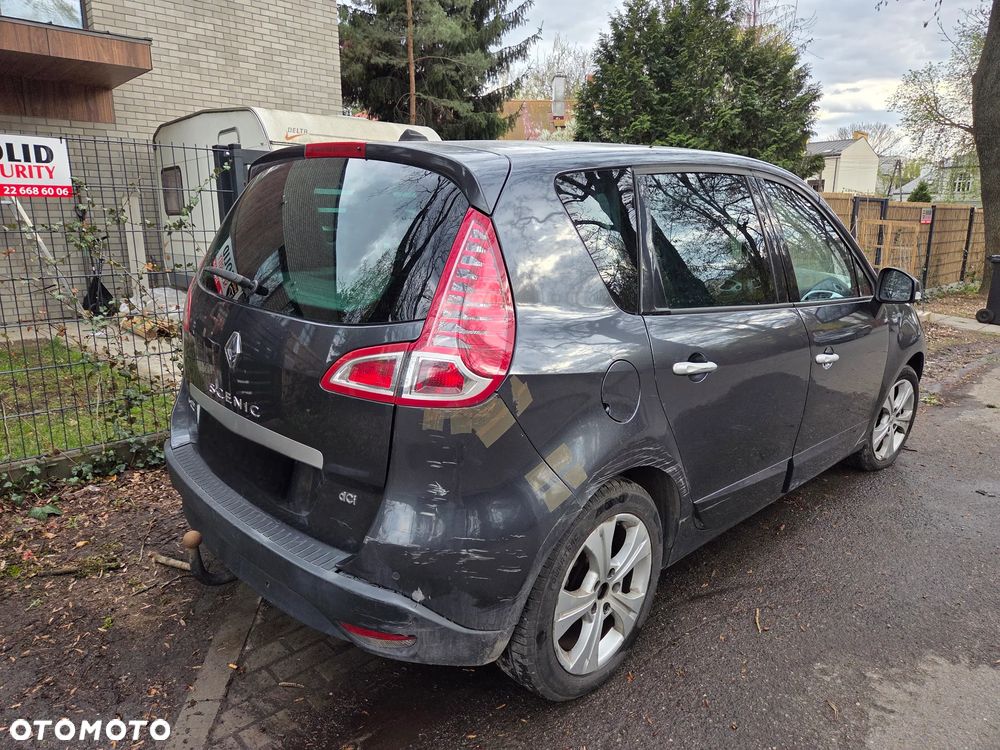 Renault Scenic 1.9 dCi FAP Dynamique - 9