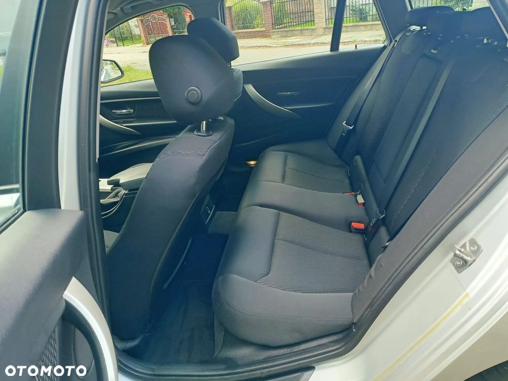 BMW Seria 3 320d Touring Sport-Aut - 12
