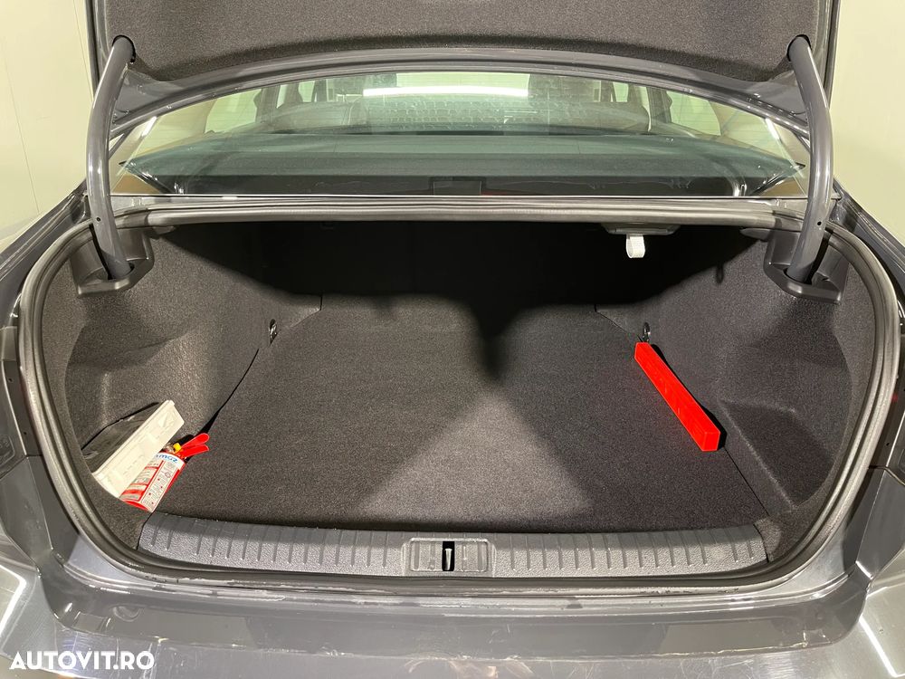 Volkswagen Passat 1.5 TSI ACT Trendline - 12