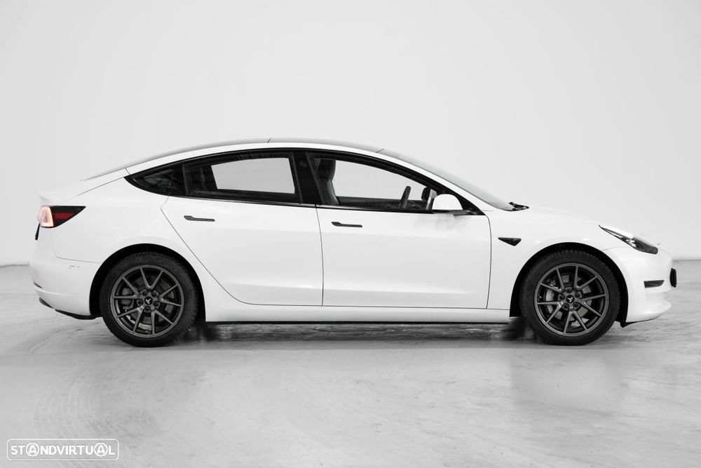 Tesla Model 3 2023 photo 2