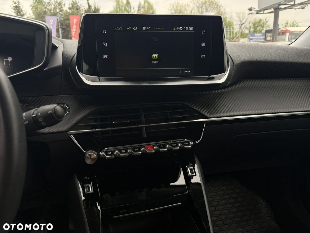 Peugeot 2008 1.5 BlueHDi Allure Pack S&S - 23