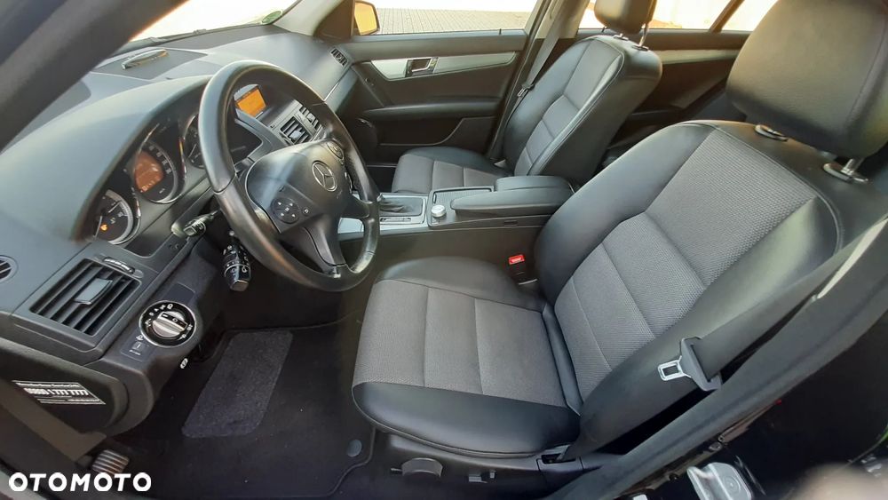 Mercedes-Benz Klasa C 180 T BlueEFFICIENCY 7G-TRONIC Avantgarde - 27