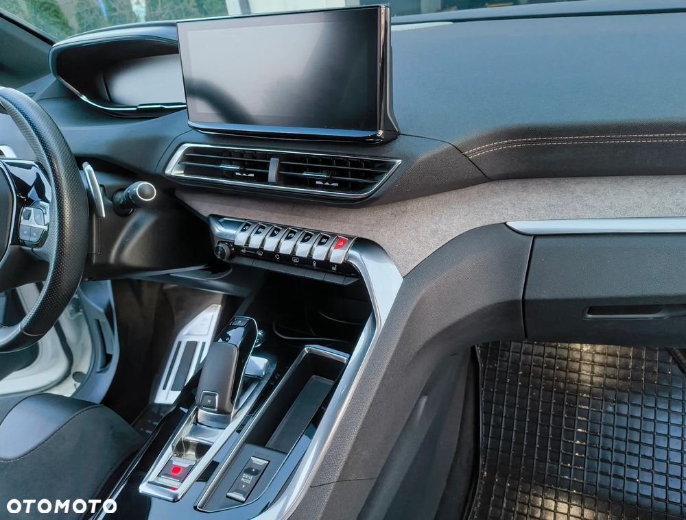 Peugeot 5008 PureTech 130 EAT8 Stop & Start GT - 26