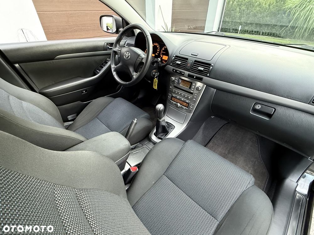 Toyota Avensis 1.8 VVT-i Combi - 24