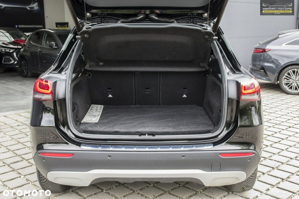 Mercedes-Benz GLA - 37