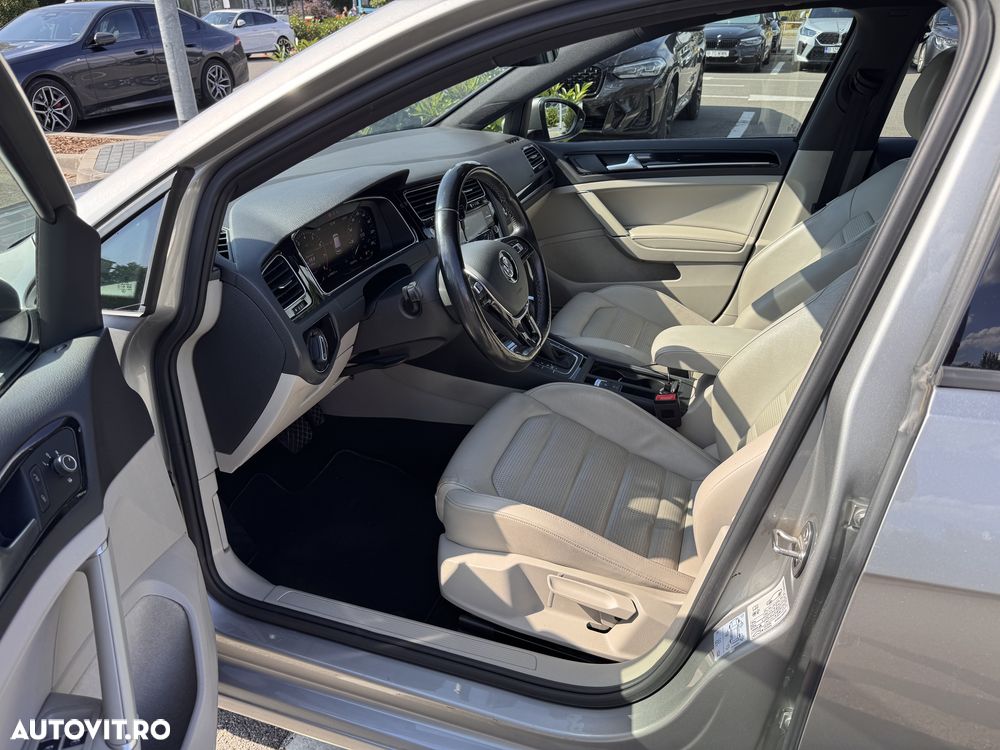 Volkswagen Golf - 28