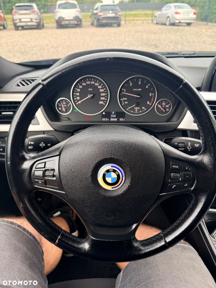 BMW Seria 3 330d xDrive Sport-Aut - 12