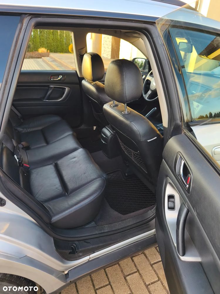 Subaru Outback 2.5i MT - 14