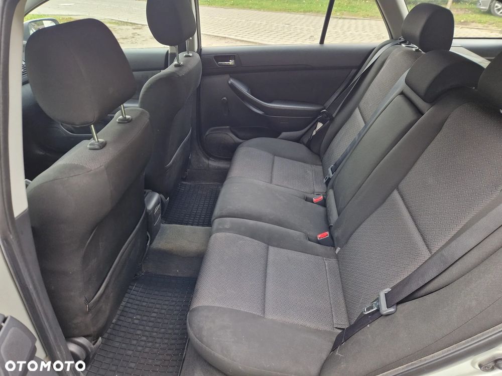 Toyota Avensis 1.6 VVT-i Terra - 8