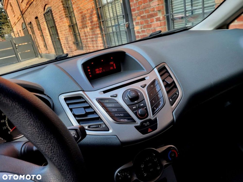 Ford Fiesta - 12