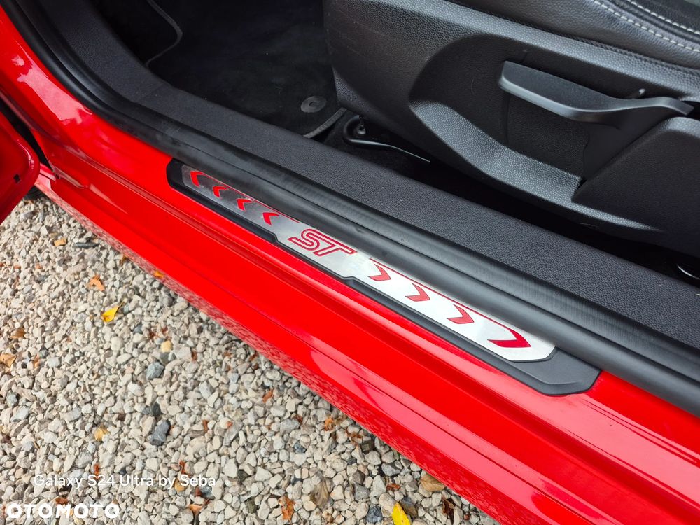 Ford Fiesta 1.6 EcoBoost mit Leder-Sport-Paket ST - 13