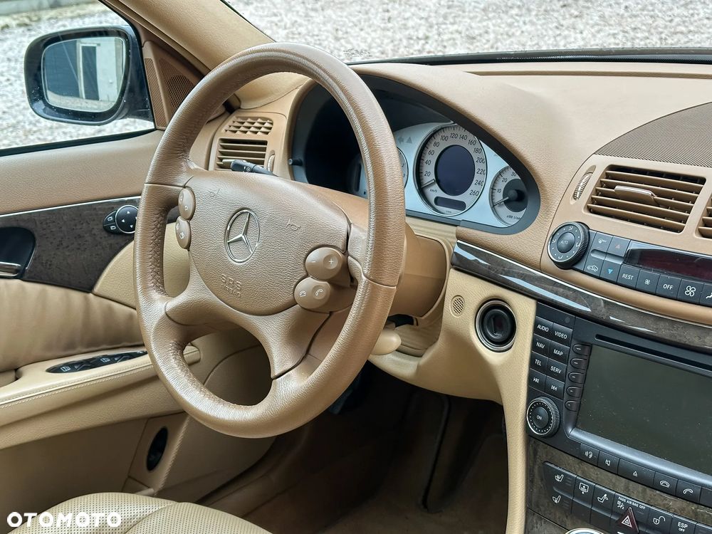 Mercedes-Benz Klasa E 500 4Matic Automatik Avantgarde - 40