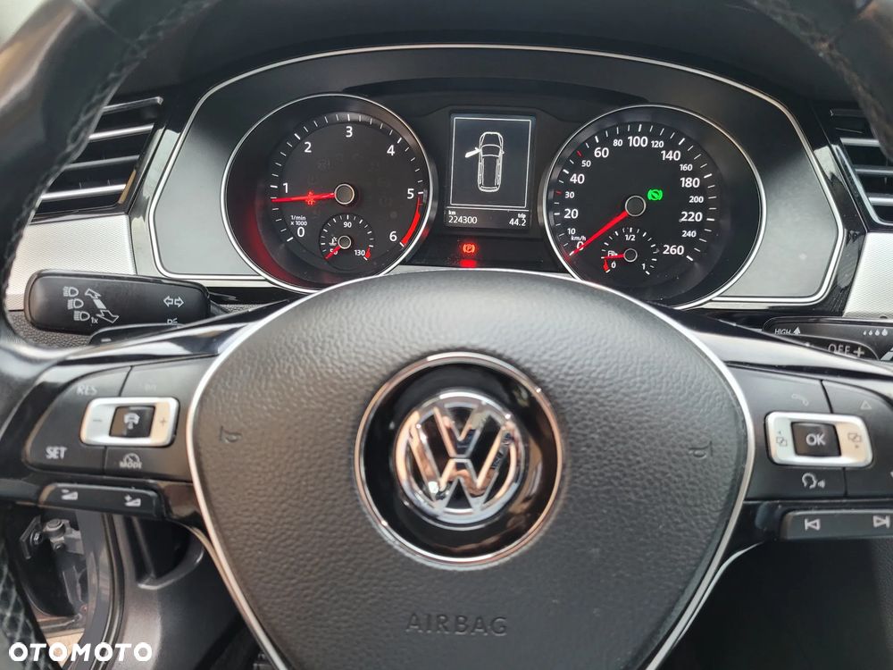 Volkswagen Passat - 14