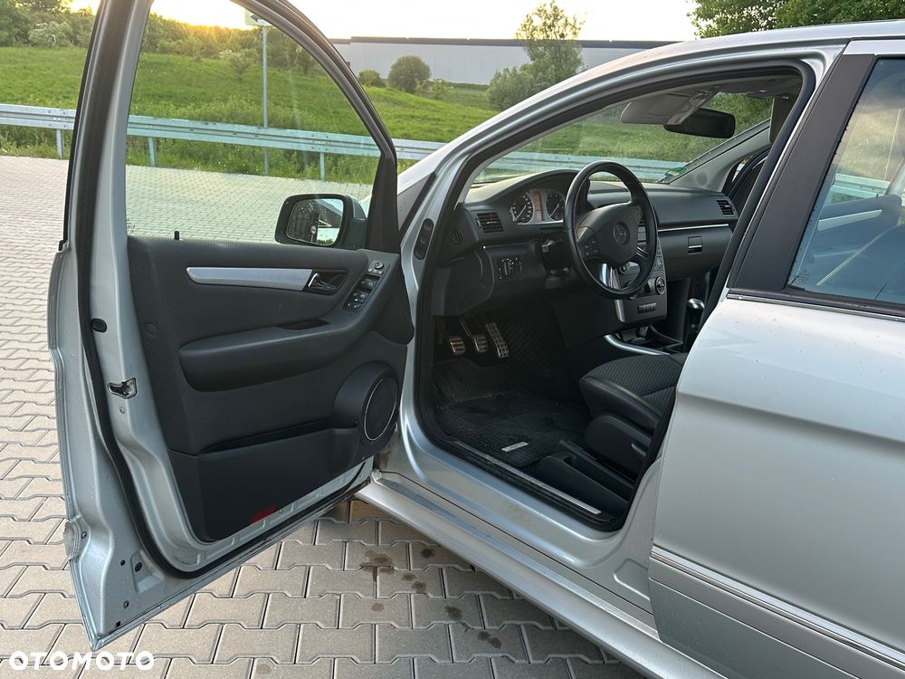 Mercedes-Benz Klasa B 160 BlueEFFICIENCY SPORT EDITION - 31