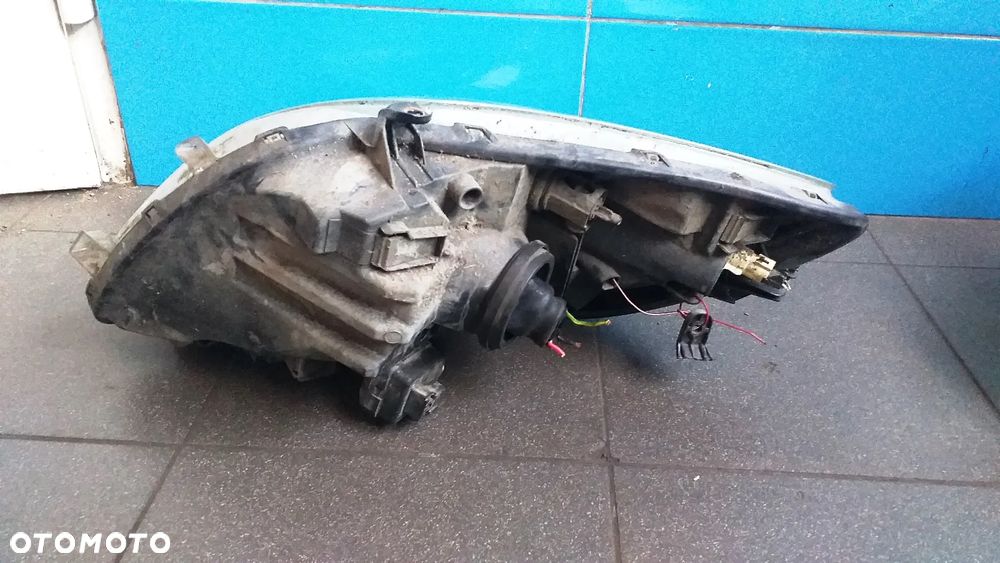 Lampa lewy prawy przód tył Toyota Yaris II 5D - 4