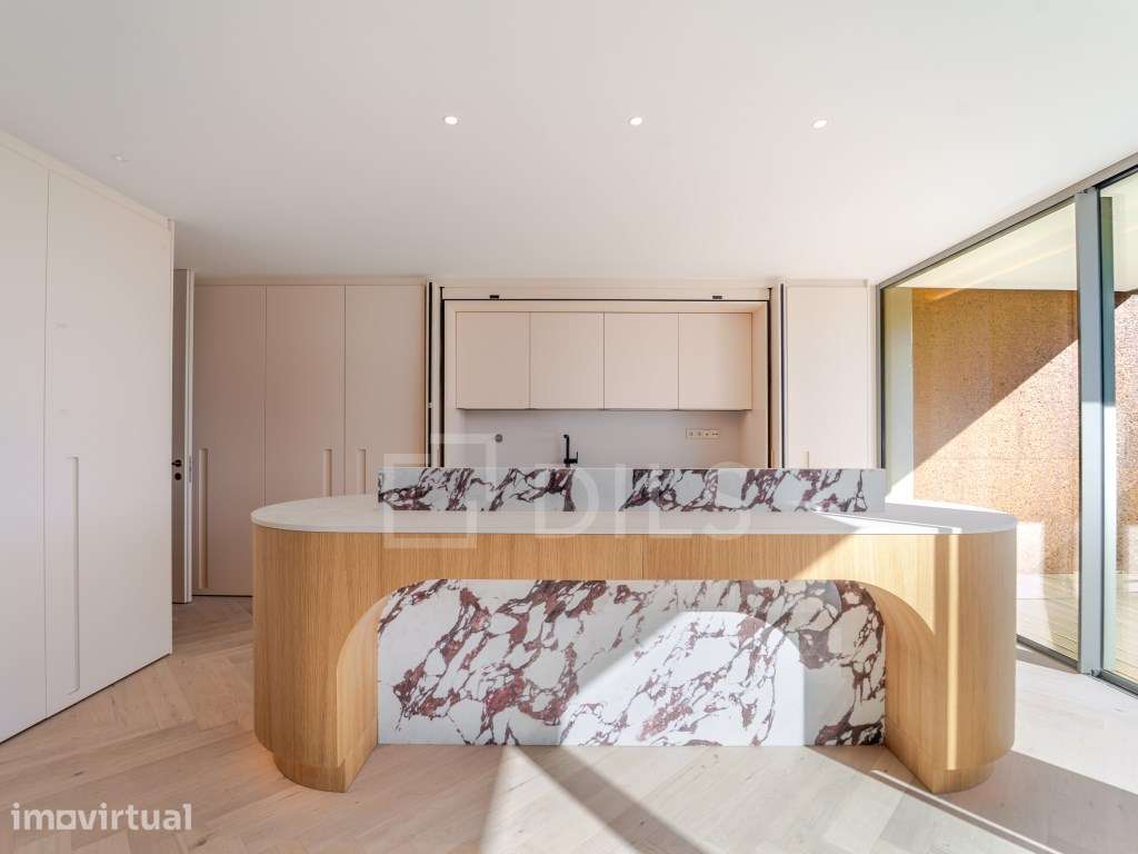 Apartamento T4, com varanda, frente ao Rio Douro - Grande imagem: 4/120