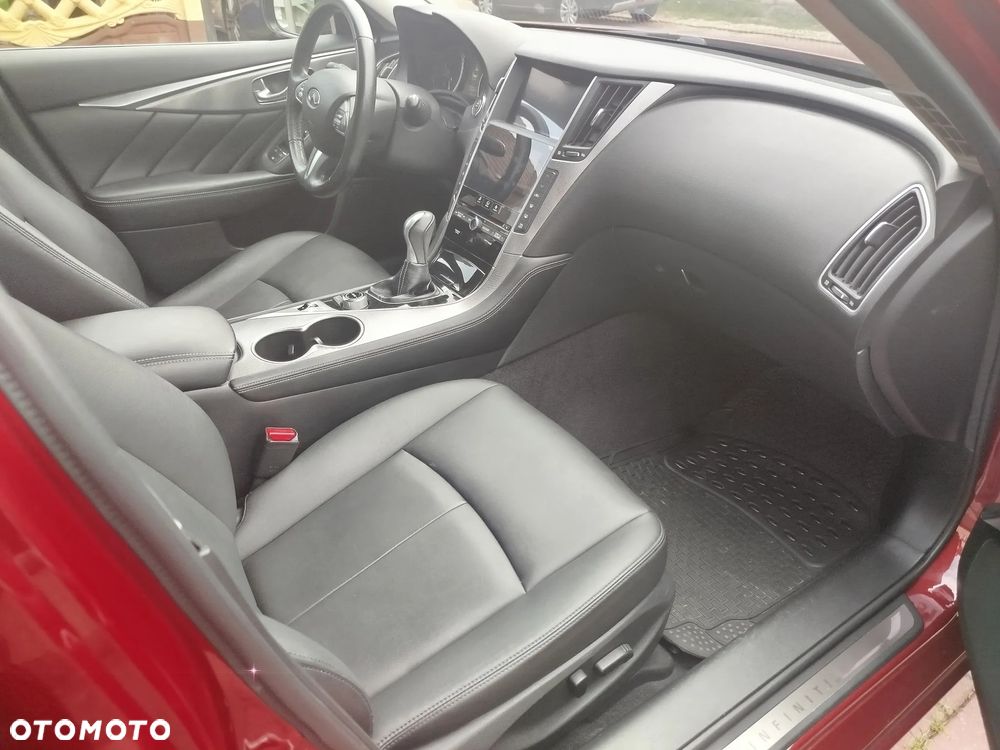 Infiniti Q50 2.0t Premium Executive - 13