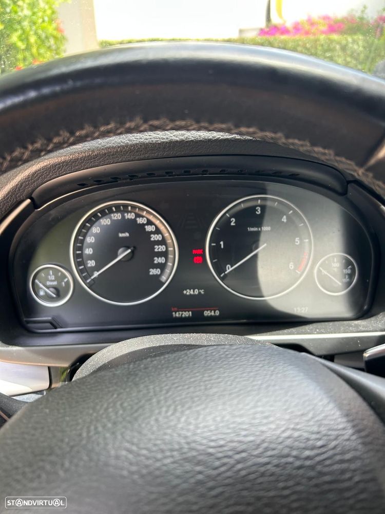 BMW X5 25 d sDrive Comfort 7L - 3