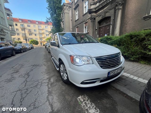 Chrysler Town & Country 3.6 Limited - 35