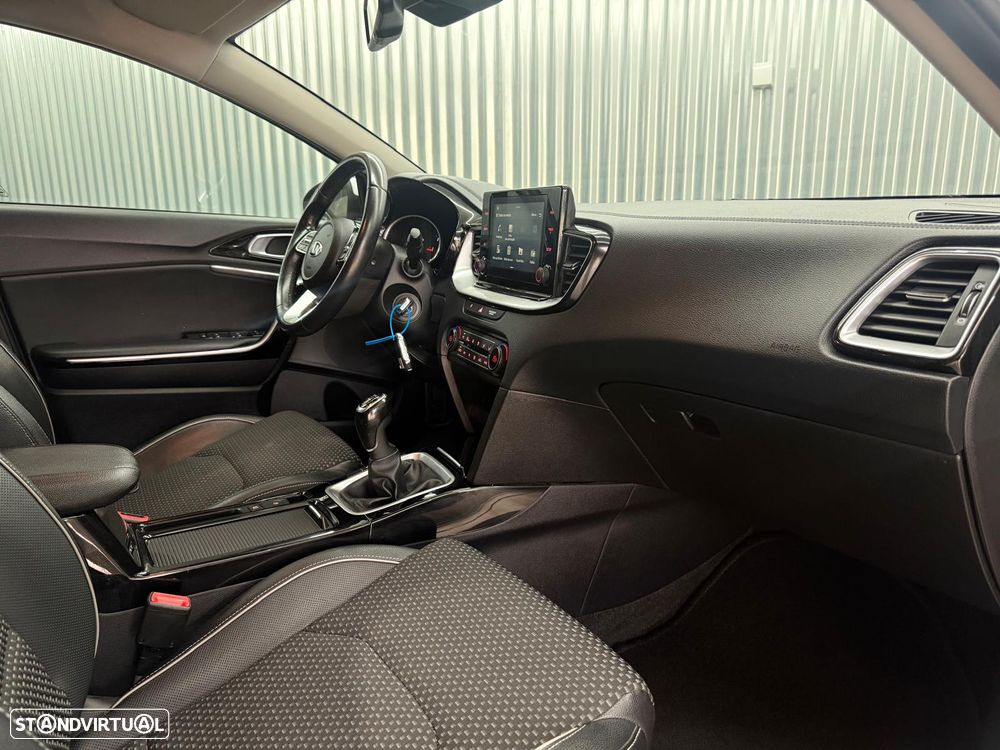 Kia Ceed SW 1.6 CRDi MHEV Drive - 19