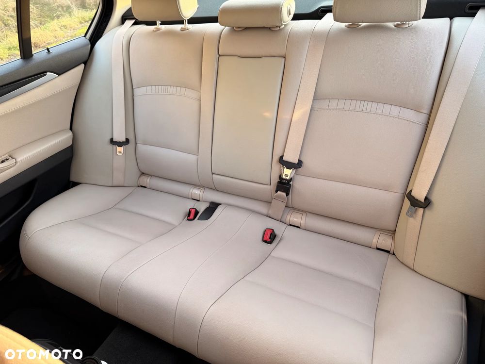 BMW Seria 5 525d - 16