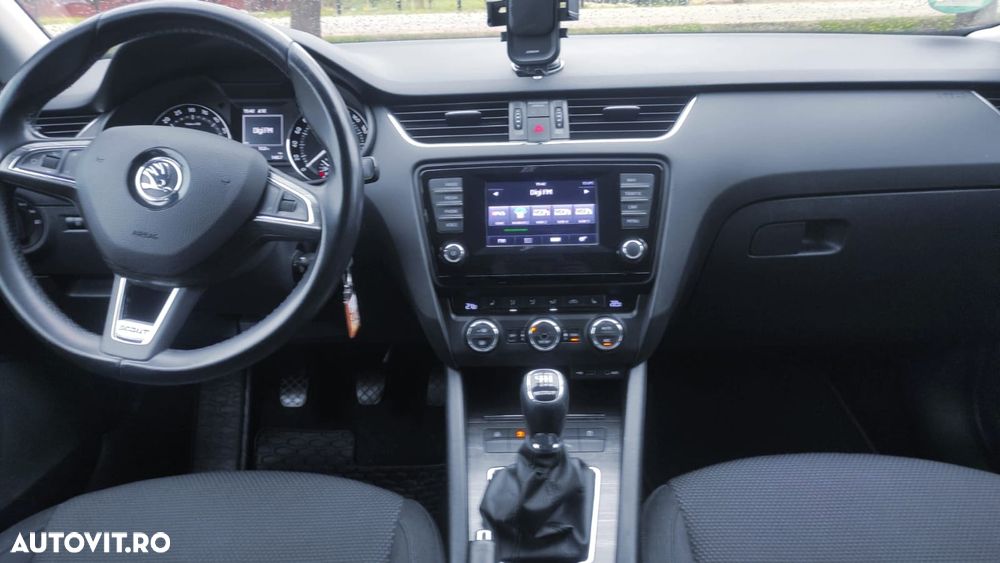 Skoda Octavia 2.0 TDI 4x4 Scout - 3