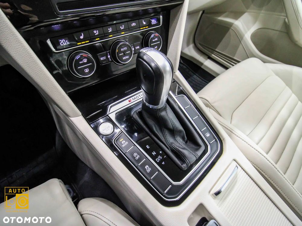 Volkswagen Passat - 29